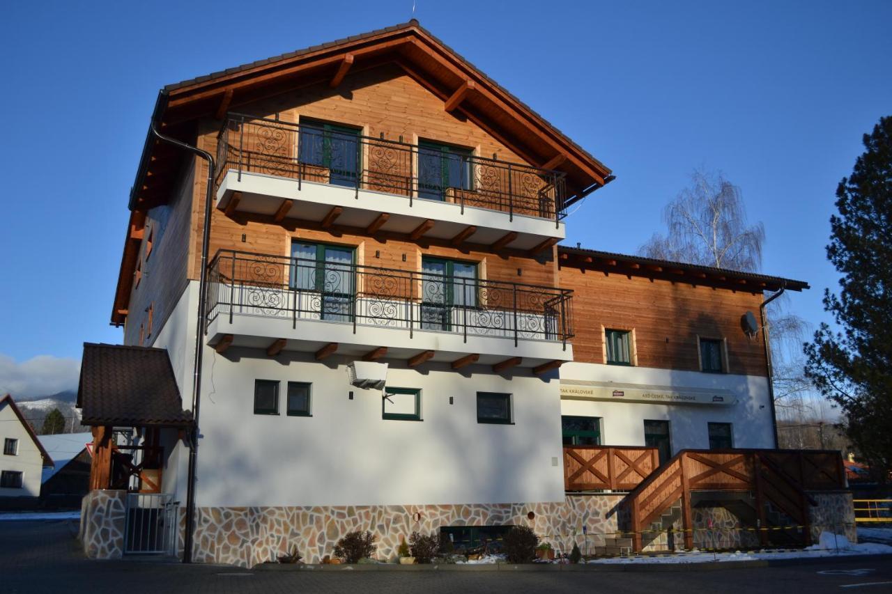 Tri Kopy*** - Penzion, Restauracia A Pizza Smrečany Exteriér fotografie