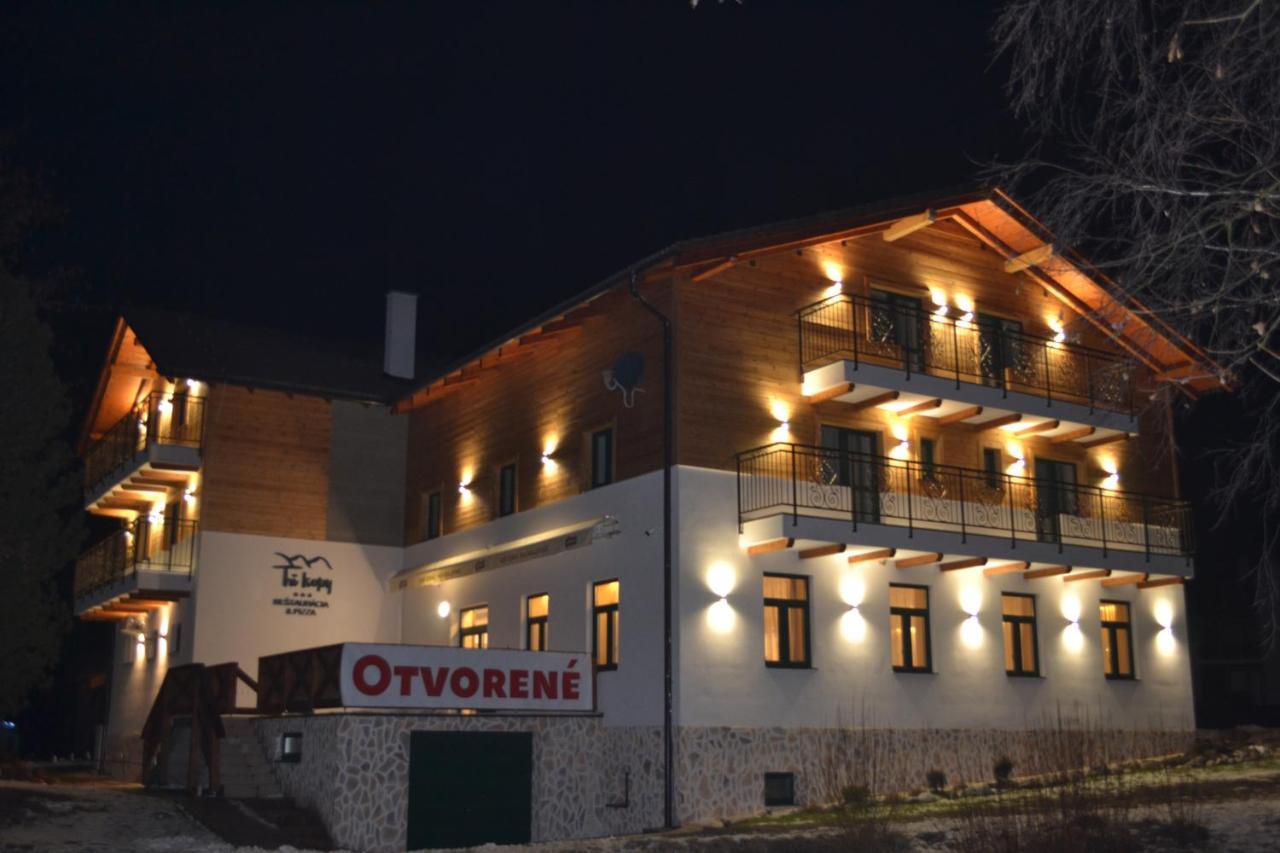Tri Kopy*** - Penzion, Restauracia A Pizza Smrečany Exteriér fotografie