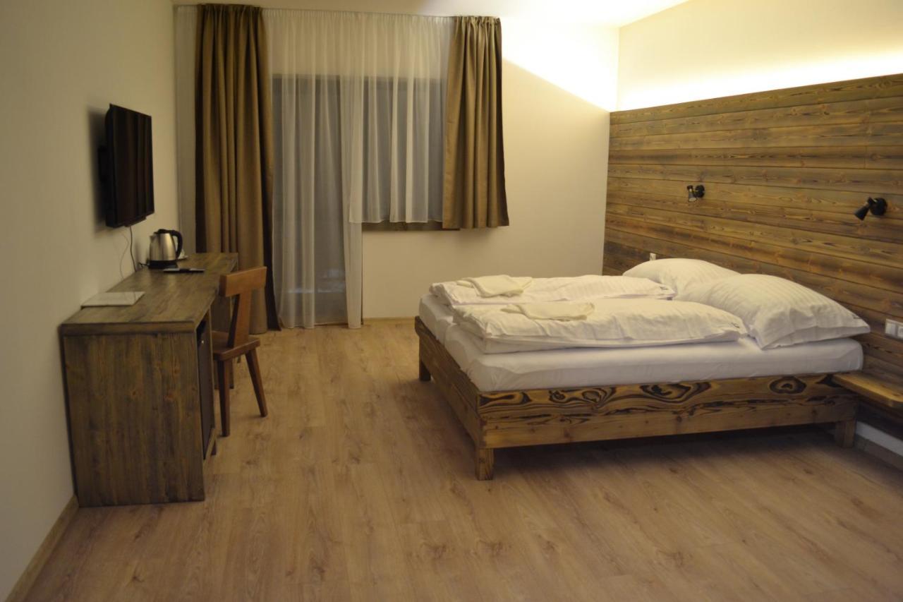 Tri Kopy*** - Penzion, Restauracia A Pizza Smrečany Exteriér fotografie