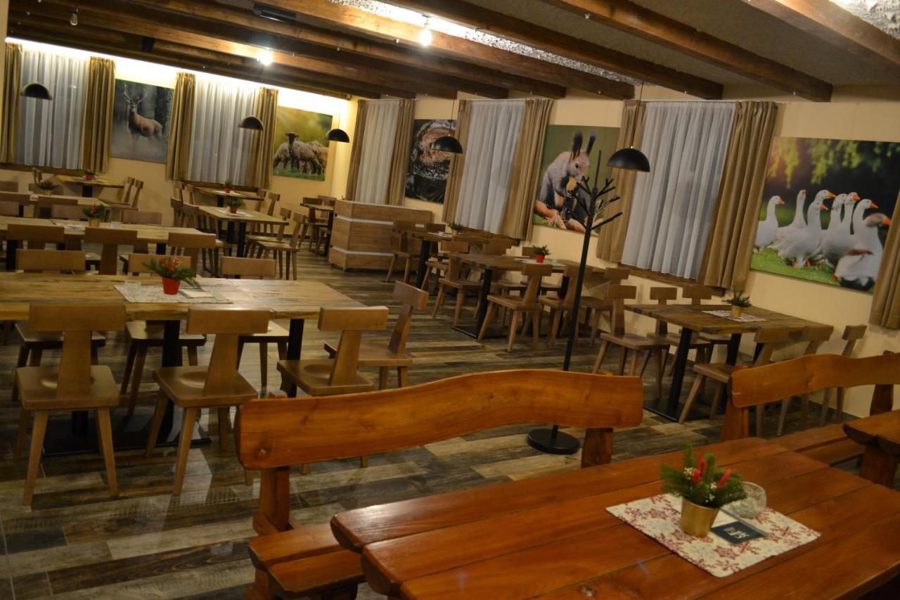 Tri Kopy*** - Penzion, Restauracia A Pizza Smrečany Exteriér fotografie